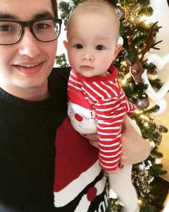 papa en dochter met Kerst